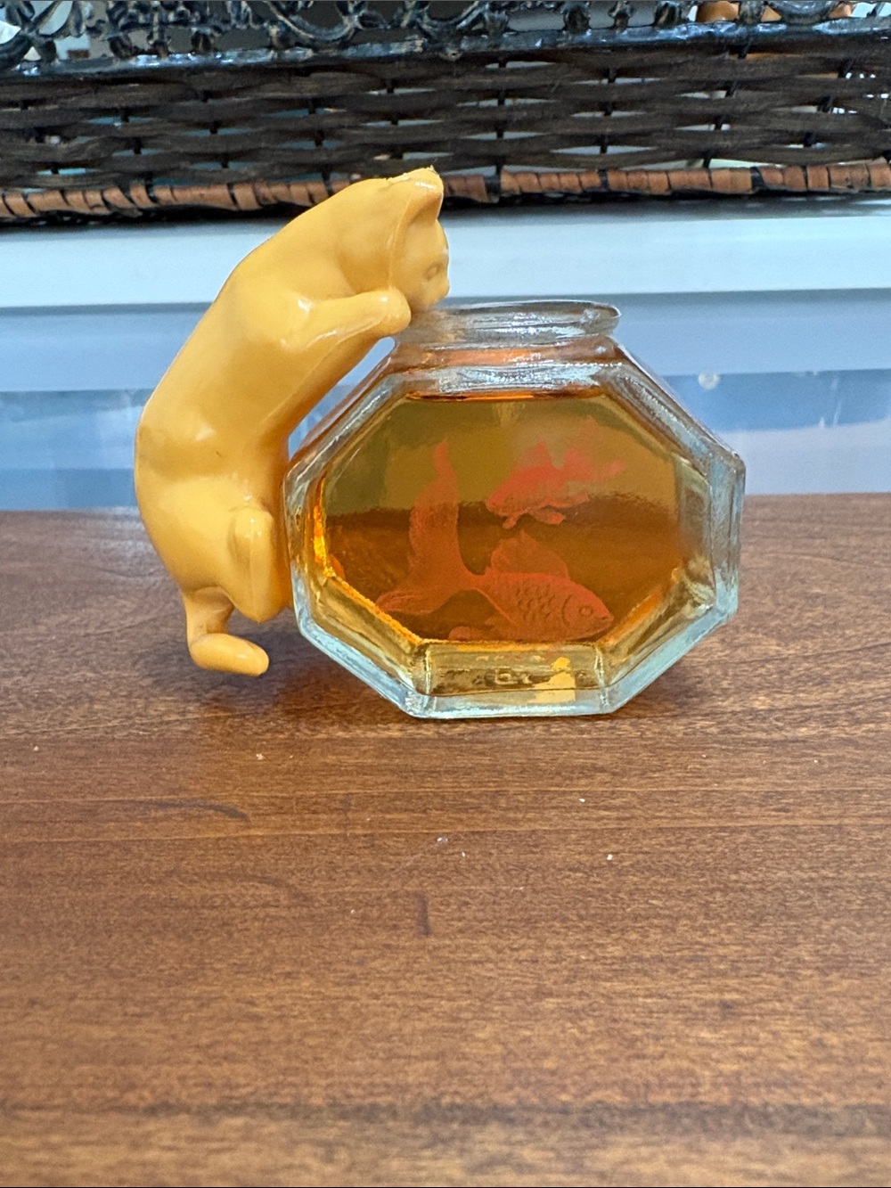 Avon Yellow Cat with Octagonal Fishbowl Figurine